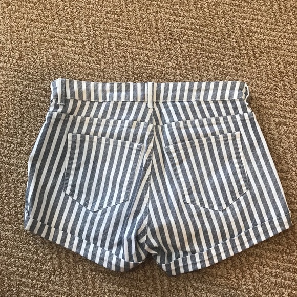 Blue and white striped shorts from H&M - Picture 2 of 4